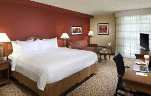 courtyard-marriott-miami-downtown-brickell-bed-room