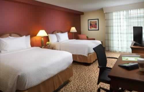 courtyard-marriott-miami-downtown-brickell-bedroom