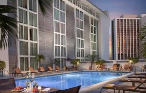 courtyard-marriott-miami-downtown-brickell-pool-2