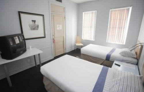 leamington-hotel-economy-hotel-bedroom.-2