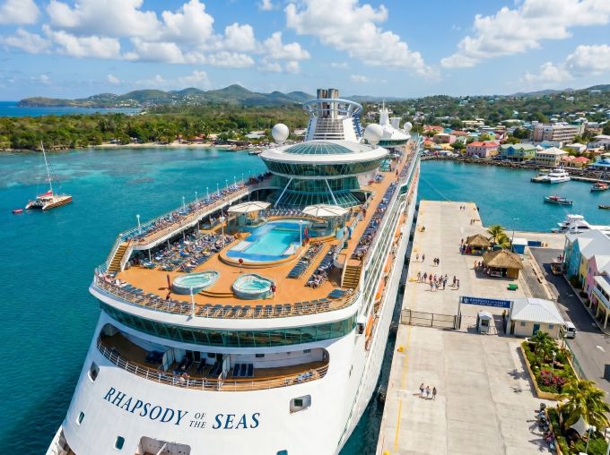 Rhapsody of the Seas pool area Carabbean